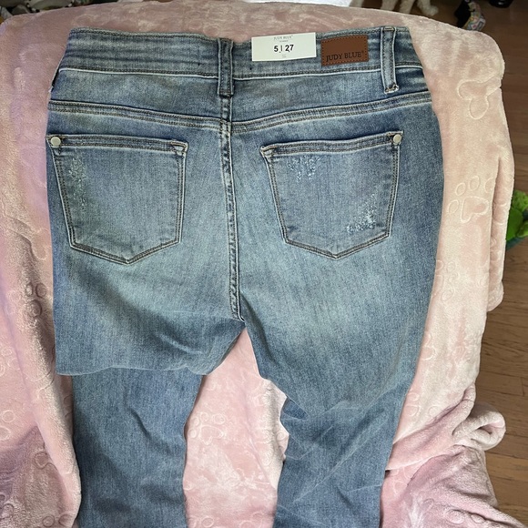 Judy Blue skinny distressed capris - Picture 2 of 5